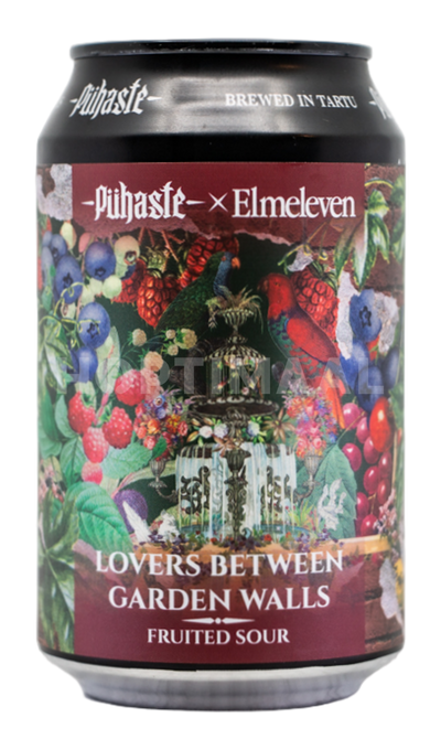 Pühaste Lovers Between Garden Walls