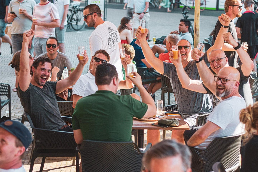 Bierfestival Taphorst auf dem Platz vor Hoptimaal und Tjaps